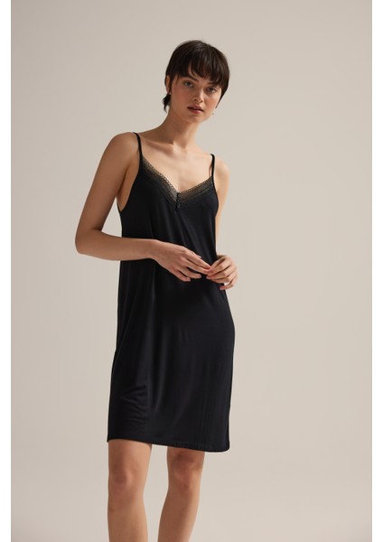 Kadın Viskon Ayarlanır Ip Askılı Dantel Detaylı Gecelik