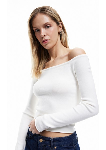 Uzun Kollu Kayık Yaka Triko Kazak