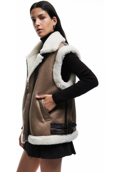 Peluş Şerpalı Yaka Süet Görünümlü Kolsuz Cepli Fermuarlı Oversize Yelek modelleri