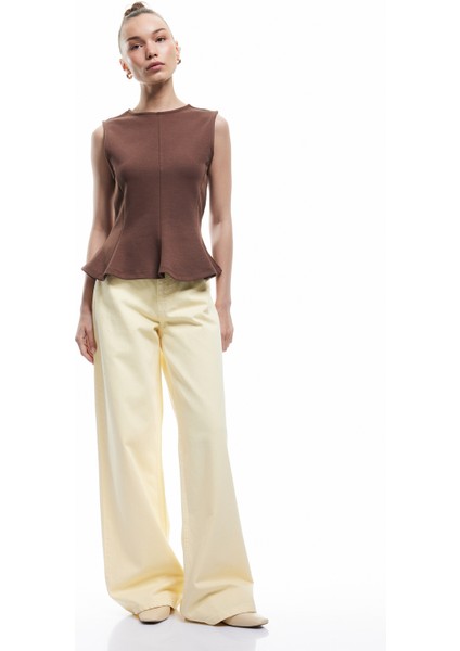 Pamuklu Slim Fit Bisiklet Yaka Volanlı Kolsuz Bluz fiyatları