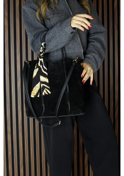 Siyah Hakiki Dana Süet Manyetik Kapaklı Fermuarlı Iç Cepli Askılı Büyük Boy Günlük Omuz Çantası