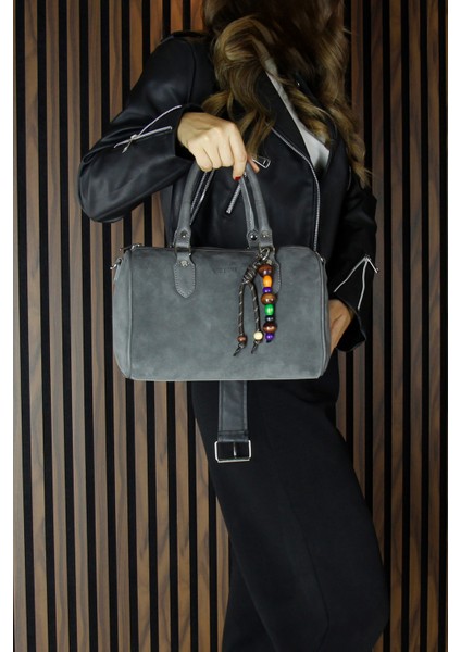 Gri Hakiki Dana Süet Fermuarlı Iç Cepli Askılı Boncuk Aksesuarlı Günlük Büyük Boy Omuz Çantası fiyatları