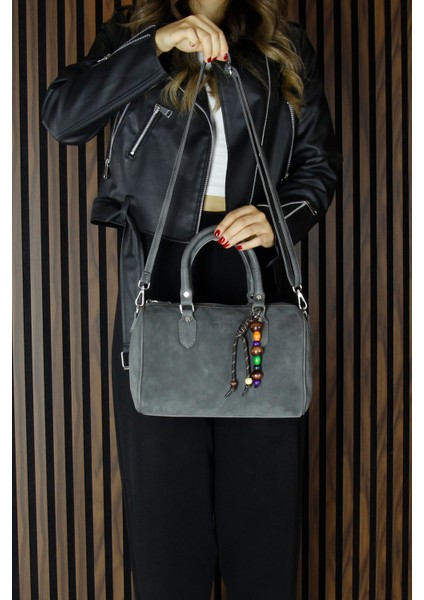 Gri Hakiki Dana Süet Fermuarlı Iç Cepli Askılı Boncuk Aksesuarlı Günlük Büyük Boy Omuz Çantası