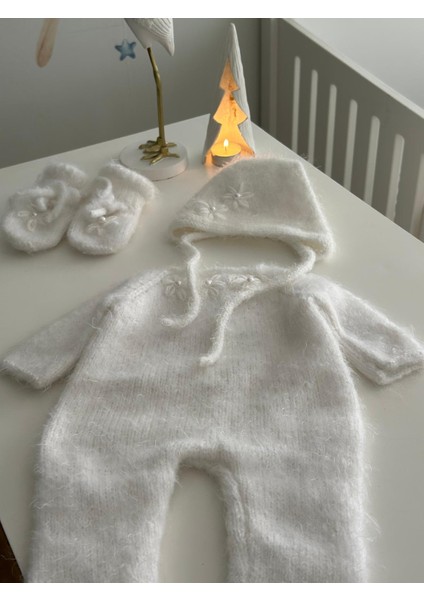 Hoşgeldinbebek Yenidoğan Hediye Kutusu Kıyafet Seti Takımı Sepeti El Örgüsü Triko Tulum Patik Şapka modelleri