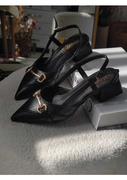 Elvia Sivri Burun Arkası Açık Metal Aksesuarlı Kadın Kısa Topuklu Ayakkabı fırsatları