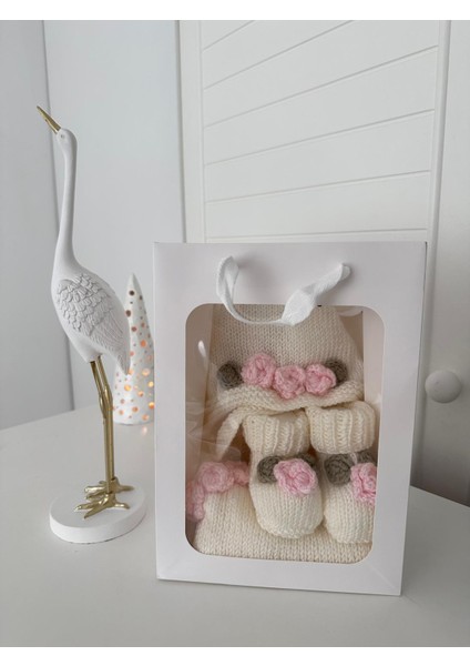 Hoşgeldin Bebek Yenidoğan Hediye Sepeti Kutusu Kıyafet Takımı Seti El Örgüsü Triko Tulum Patik