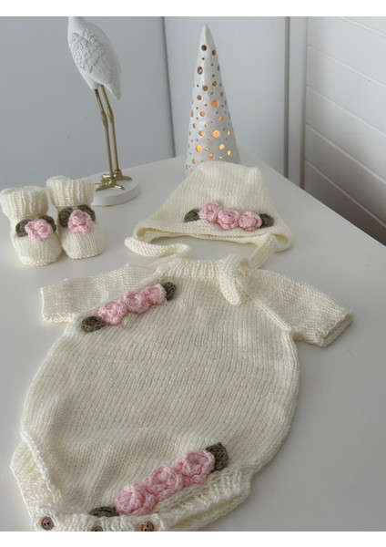 Hoşgeldin Bebek Yenidoğan Hediye Sepeti Kutusu Kıyafet Takımı Seti El Örgüsü Triko Tulum Patik fiyatları