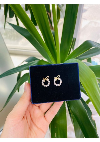 Fiyonk Detaylı Yuvarlak Küpe