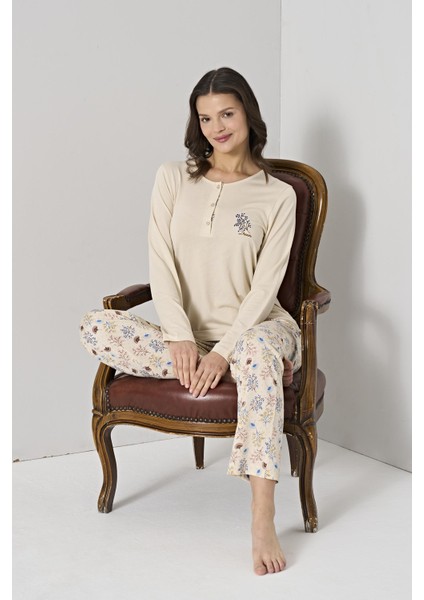 Kadın Bej Renk Uzun Kollu Çiçek Desenli Düğmeli Yaka Pijama Takımı C7T1N91 fırsatları