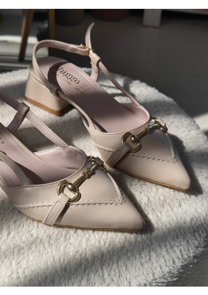 Elvia Sivri Burun Arkası Açık Metal Aksesuarlı Kadın Kısa Topuklu Ayakkabı fırsatları