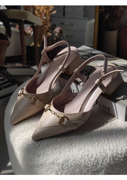 Elvia Sivri Burun Arkası Açık Metal Aksesuarlı Kadın Kısa Topuklu Ayakkabı indirimleri