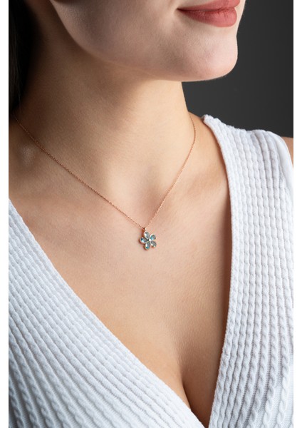 925 Ayar Gümüş Rose Kaplama Aquamarin Taşlı Papatya Kolye modelleri