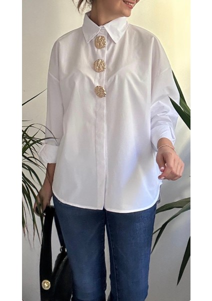Kadın Gold Aksesuarlı Beyaz Oversıze Gömlek