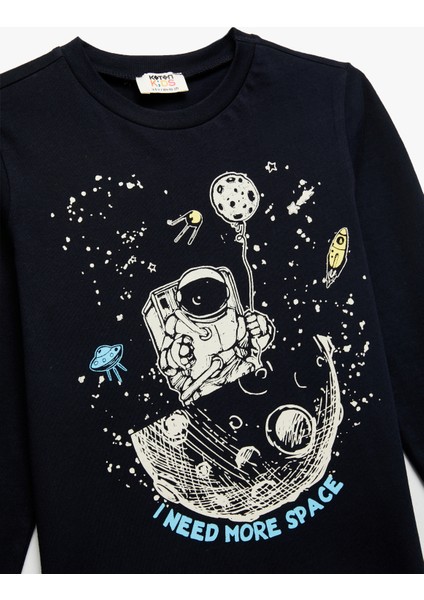 Pamuklu Uzun Kollu Bisiklet Yaka Uzay Baskılı Tişört modelleri
