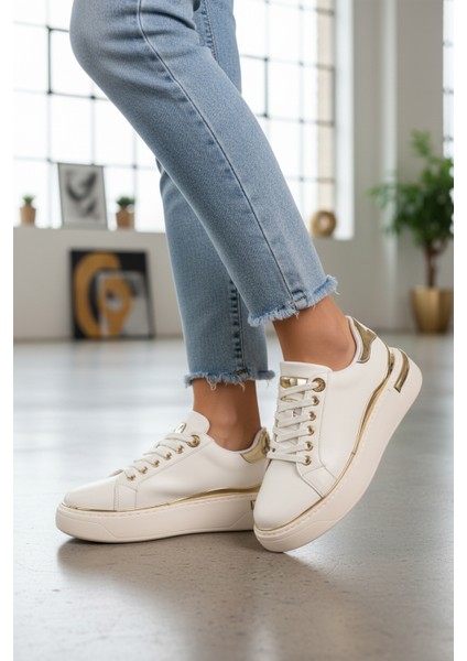 Beyaz Bağcıklı Kadın Sneaker modelleri
