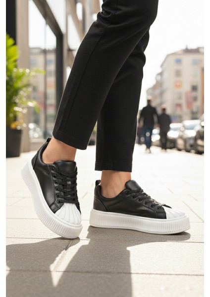 Siyah Beyaz Bağcıklı Unisex Spor Ayakkabı modelleri