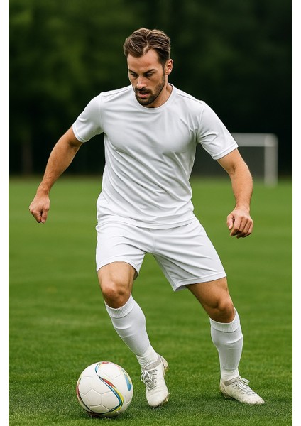 Erkek Beyaz Futbol Şortu ve Çorap Seti - Spor Antrenman ve Maç Kombini
