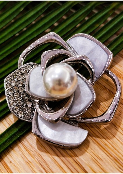 Incili Beyaz Gül Figürlü Broş fiyatları