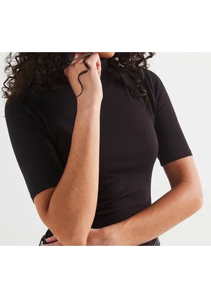 Kadın Siyah Kısa Kollu Body Yarım Boğaz modelleri