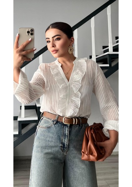 Beyaz Transparan Kendinden Dokulu Fırfırlı Gömlek