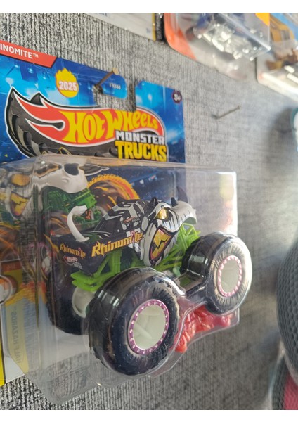 Monster Trucks Rhinomite fırsatları