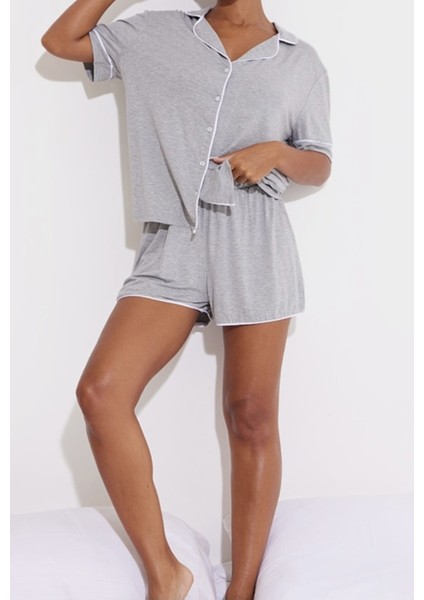 Düğmeli Biyeli Şortlu Pijama Takımı modelleri