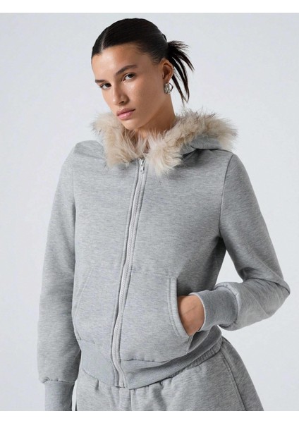 Kadın Gri Fermuarlı Kapüşonlu Sweatshirt – Kürklü Kapüşon, Cepli, Rahat Kalıp fiyatları
