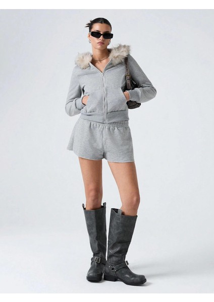 Kadın Gri Fermuarlı Kapüşonlu Sweatshirt – Kürklü Kapüşon, Cepli, Rahat Kalıp fırsatları