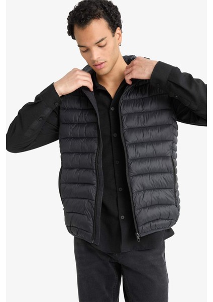 Slim Fit Dar Kesim Kapüşonlu Fermuarlı Yelek N4652AZ25AU modelleri