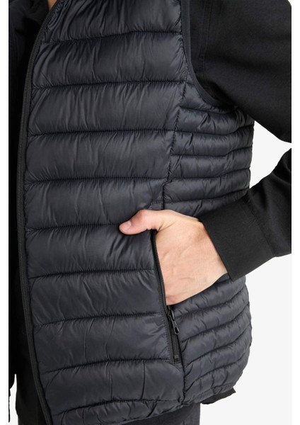 Slim Fit Dar Kesim Kapüşonlu Fermuarlı Yelek N4652AZ25AU indirimleri