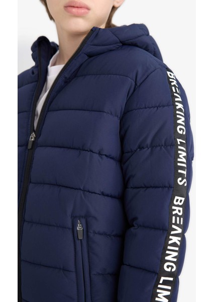 Erkek Çocuk Su Geçirmez Kapüşonlu Polar Astarlı Fermuarlı Şişme Mont E8389A825WN