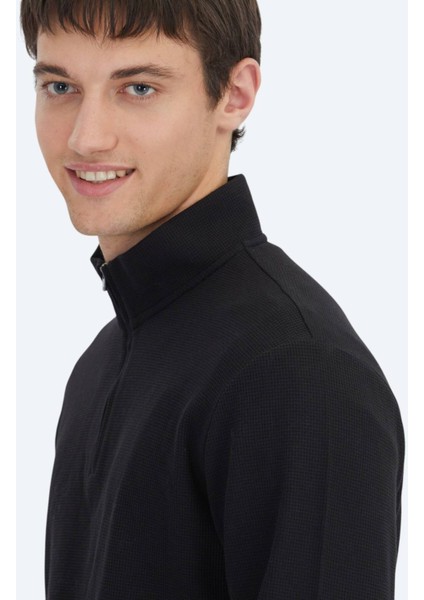 Siyah Fitilli Bisiklet Yaka T-Shirt indirimleri