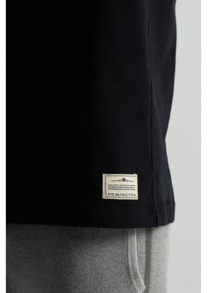 Saf Pamuk Bisiklet Yaka Siyah Basic T-Shirt fırsatları