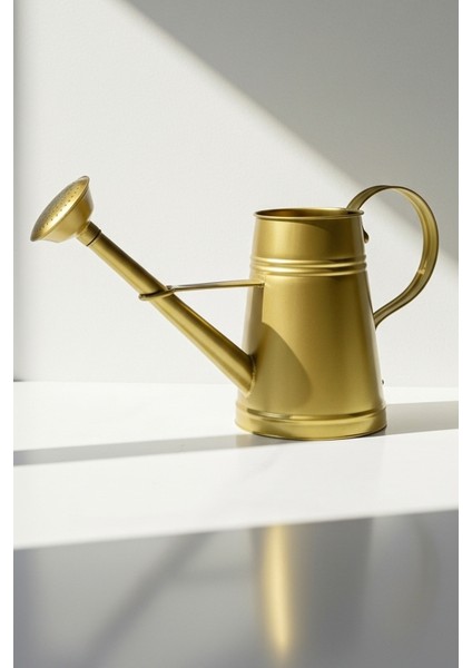 Stella 3 Litre Metal Çiçek Bahçe Sulama Kabı Altın - Modern Dekoratif Çok Amaçlı Sulak