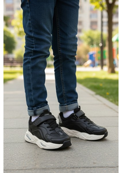 Siyah-Beyaz Cırtlı Hafif Çocuk Spor Ayakkabı Toti P