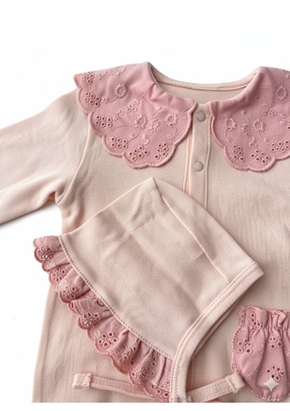 %100 Pamuk Kız Bebek Ayaklı Tulum Seti – Dantel Yakalı & Şapkalı – Pudra modelleri