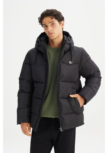 Sıcak Tutan Regular Fit Normal Kesim Kapüşonlu Şişme Mont