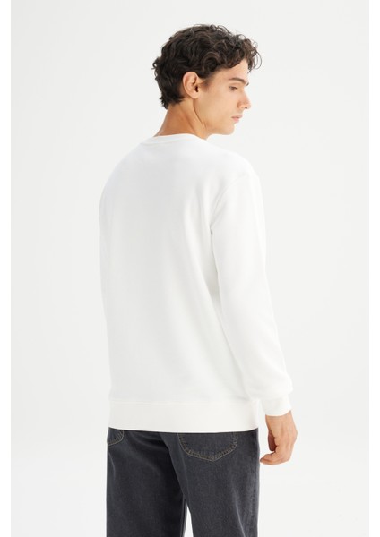 Regular Fit Normal Kesim Bisiklet Yaka Baskılı Kırık Beyaz Sweatshirt indirimleri