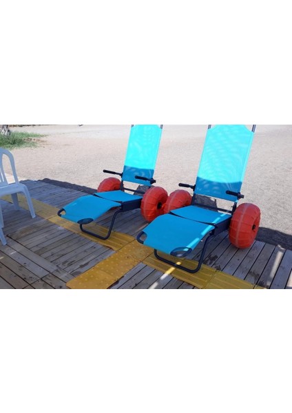 Engelli Plaj Sandalyesi | Hafif, Ce Belgeli ve 2 Teker Kolçaklı Kum ve Taşlı Zeminde Rahat Kullanım