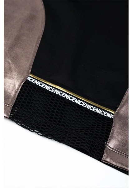 Kadın Siyah Boğazlı Parlak Detay Bluz