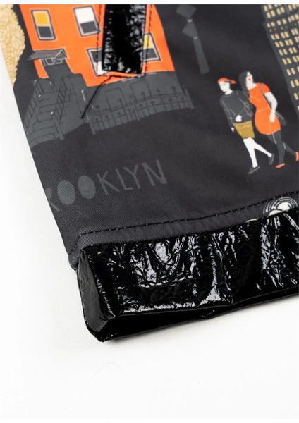 Kadın Siyah Sokak Resmi Baskılı Parlak Yağmurluk