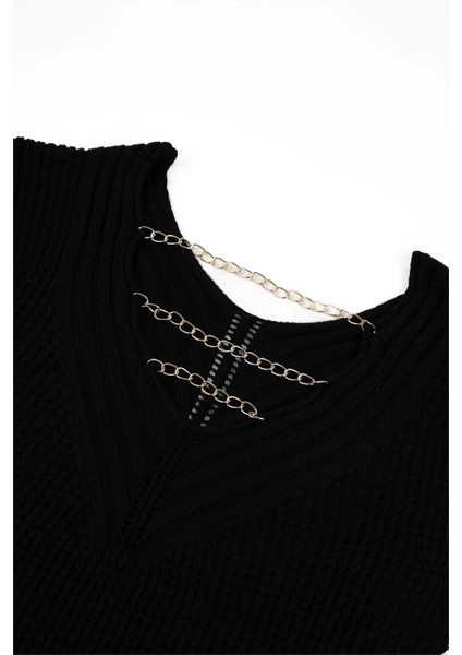 Kadın Siyah V Yaka Sırtı Zincirli Kol Detaylı Kazak