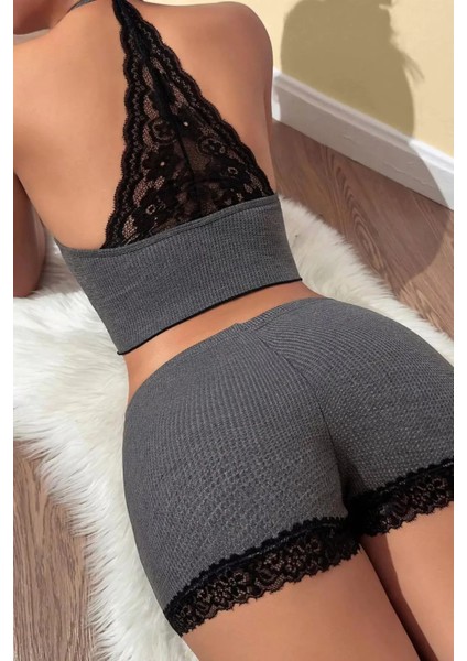 Kadın Gri Renk Kaşkorse Sırt ve Bacak Kısmı Dantel Detaylı Şortlu Gecelik Takım