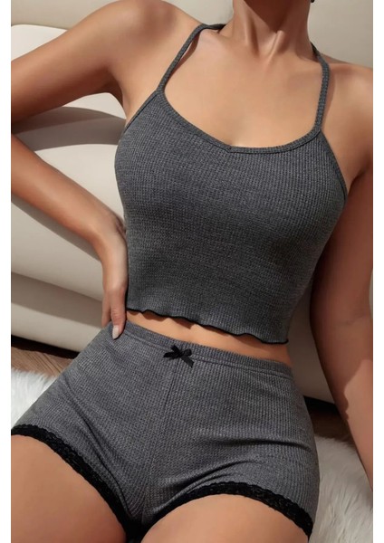 Kadın Gri Renk Kaşkorse Sırt ve Bacak Kısmı Dantel Detaylı Şortlu Gecelik Takım