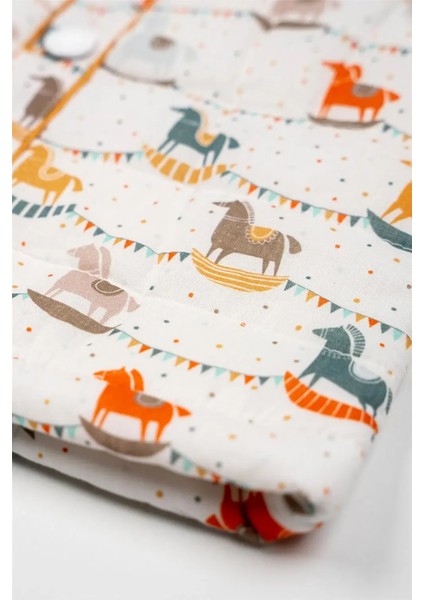 Erkek Bebek Krem At Desenli Önden Düğme Detaylı Mevsimlik Yelek