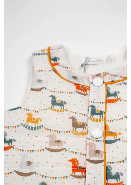 Erkek Bebek Krem At Desenli Önden Düğme Detaylı Mevsimlik Yelek