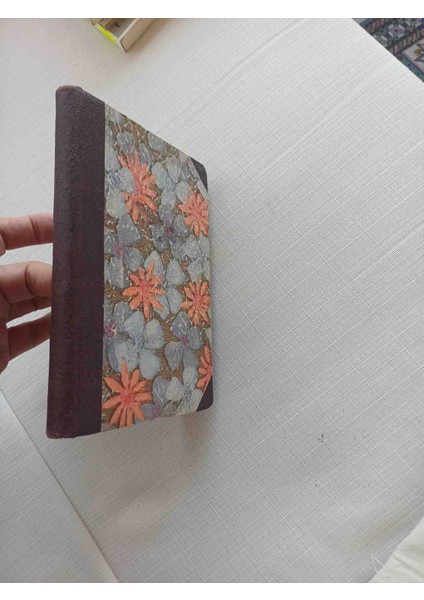 Abbase 1339-1342 Osmanlica Eser Orhaniye Matbaası 302 Sayfa Ciltli Kapının Arkasında Eğilmiş, Gözü Delikte Bütün Bu Konuşulanları Dinlemek fiyatları