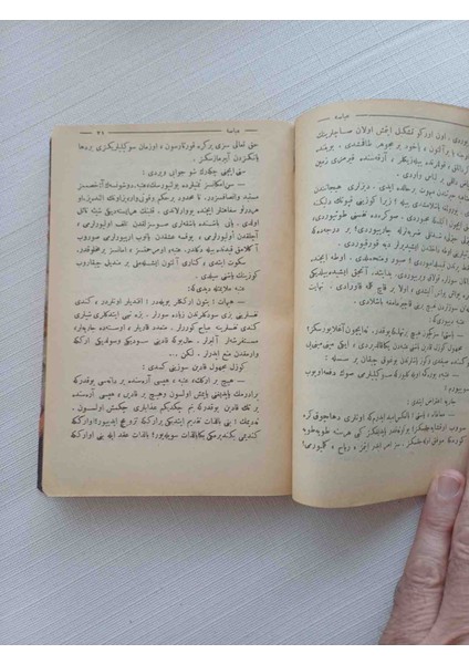 Abbase 1339-1342 Osmanlica Eser Orhaniye Matbaası 302 Sayfa Ciltli Kapının Arkasında Eğilmiş, Gözü Delikte Bütün Bu Konuşulanları Dinlemek modelleri