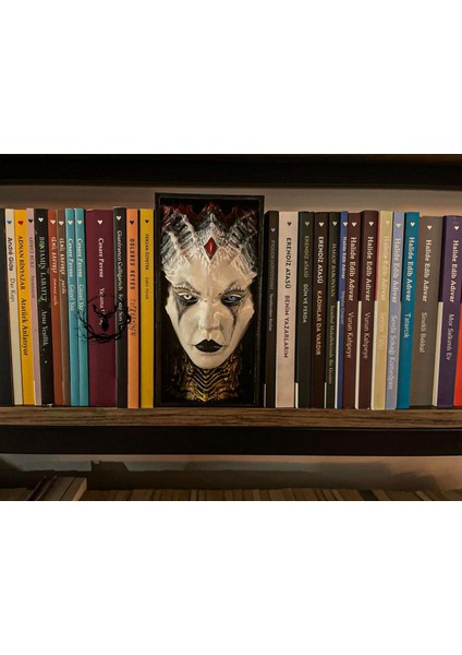 Hayatvesanat Lilith / Kitaplık Figürü / Kitap Tutucu