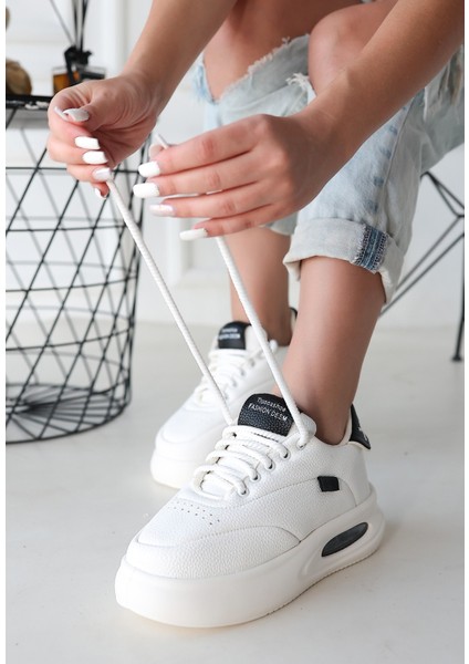 Siyah Detaylı Ortopedik Topuk Dikenine Karşı Özel Üretim Bağcıklı Spor Ayakkabı Cilt Beyaz Topuk Boyu 4 cm fiyatları